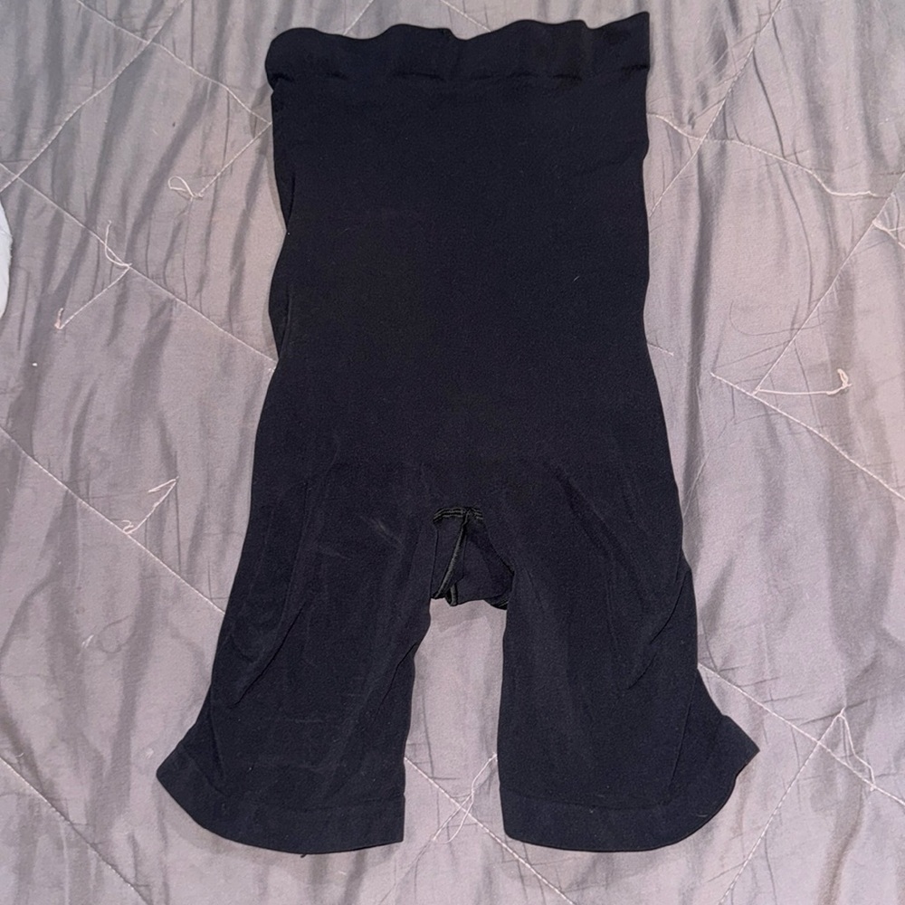 SKIMS HIGH WAISTED SCULPTING SHORTS ONYX